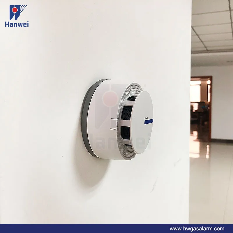 Factory Price 85dB Sound Alarm 3V Lithium Battery Operate Wired Smoke Detector